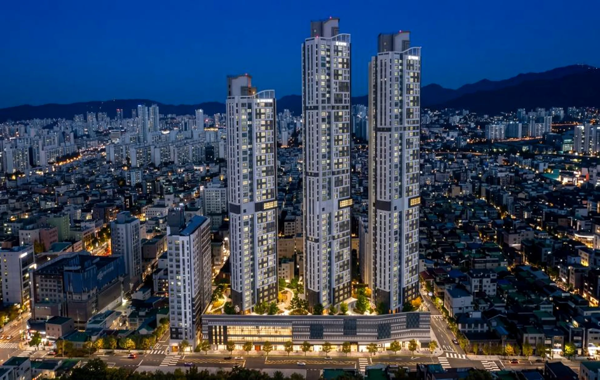 서대전 상떼빌 시그니처 야간 조감도 — 대전 중구 유천동 지상 47층 508세대